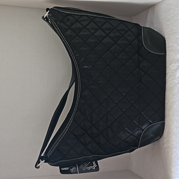 NHL | NWT Women's Black Quilted Rhinestone Logo Sports Fan Bag Vancouver Canucks - Picture 2 of 10